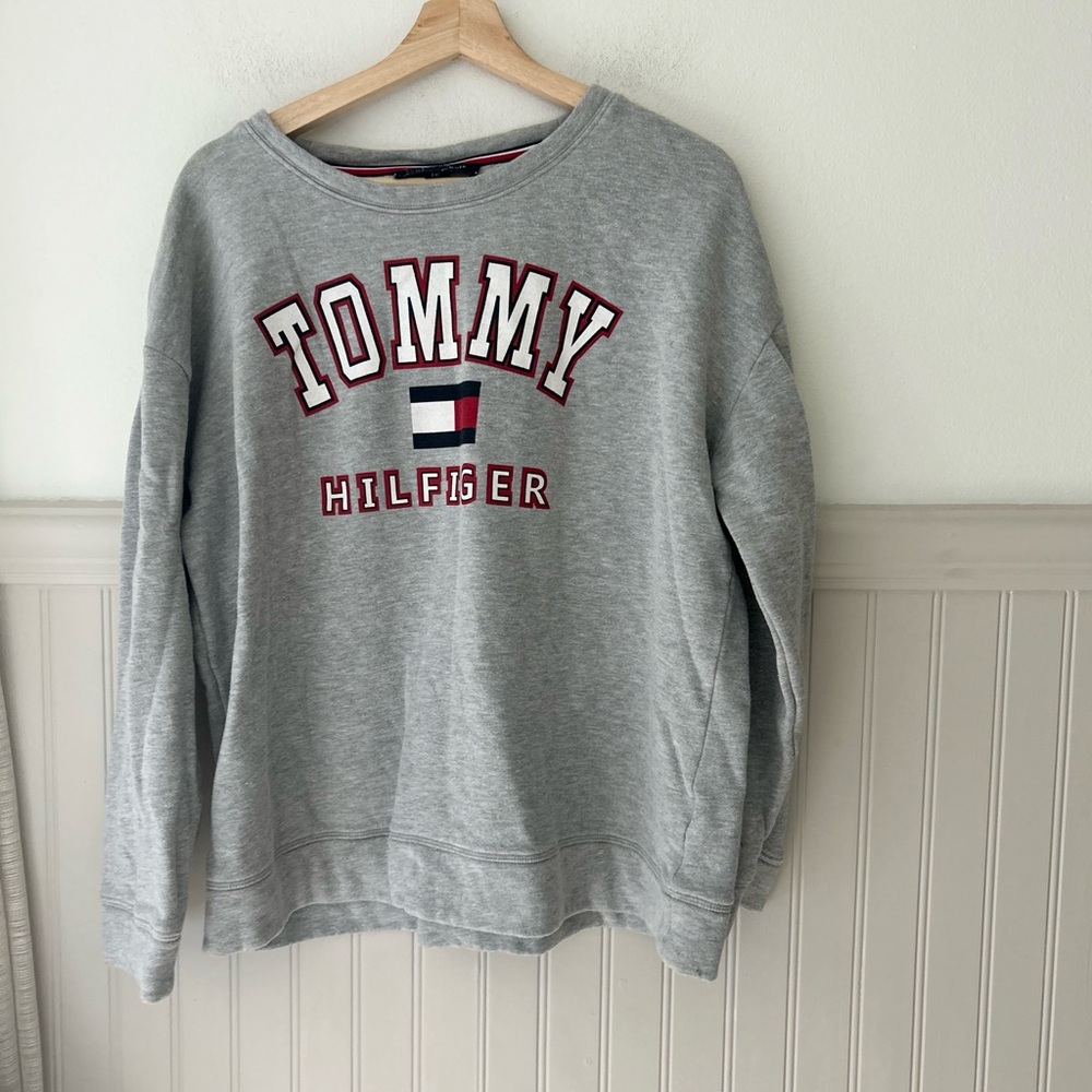 Tommy Hilfiger womenβs size large Light Gray Crewneck Sweater